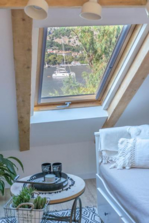 Apartment Šufit with sea view windows